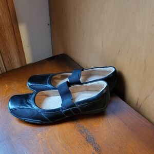 NEW Naturalizer Leather Black Flats Versatile Loafers